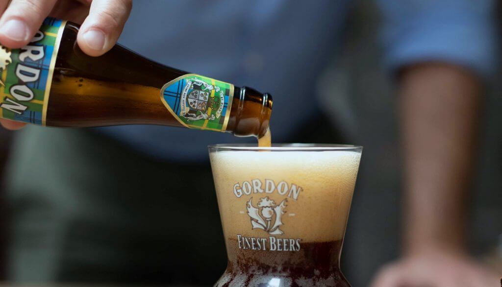 4 Passos para Servir a Cerveja Perfeita (Guia Completo 2024)